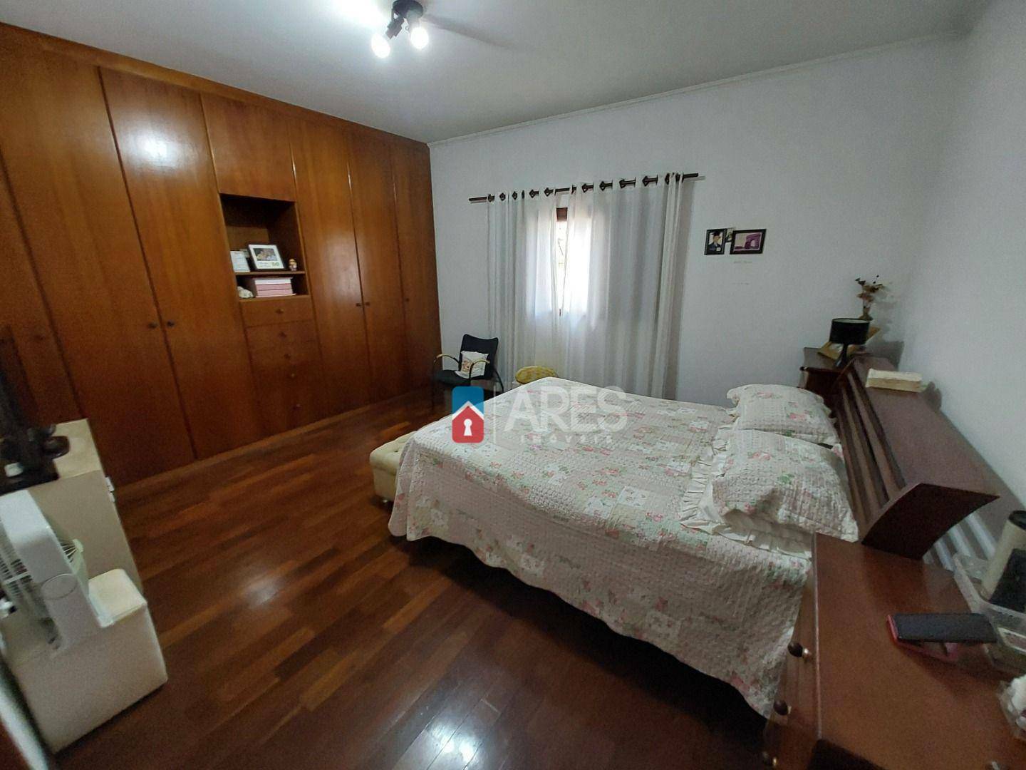 Casa à venda com 4 quartos, 260m² - Foto 11