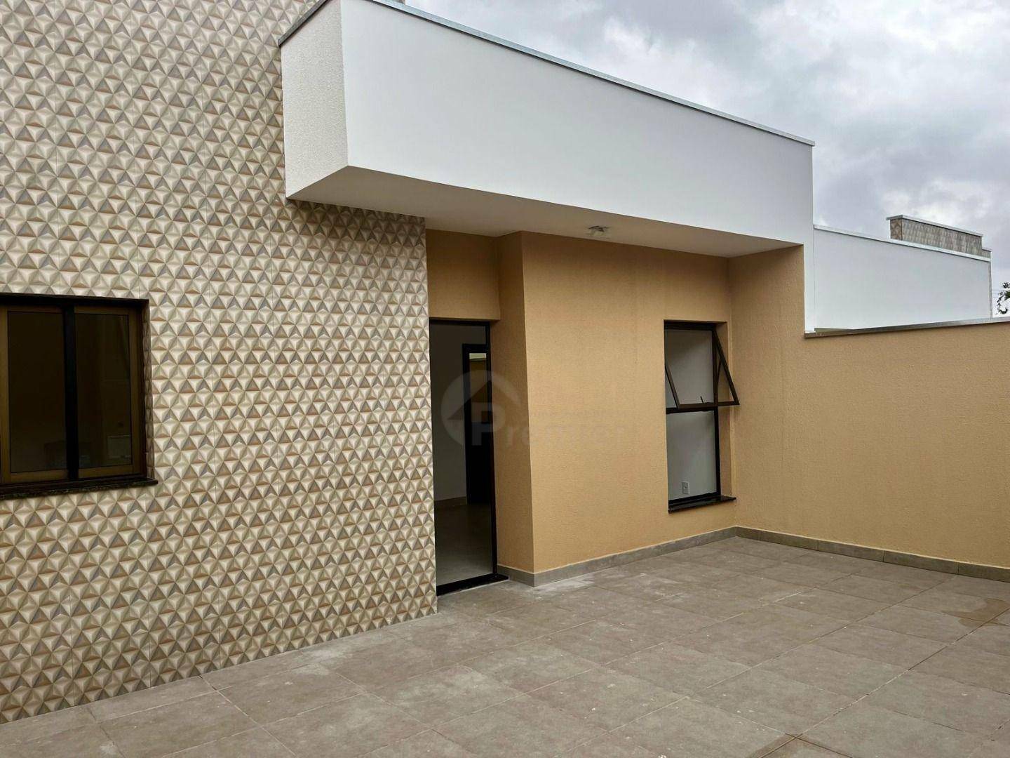 Casa à venda com 3 quartos, 73m² - Foto 1