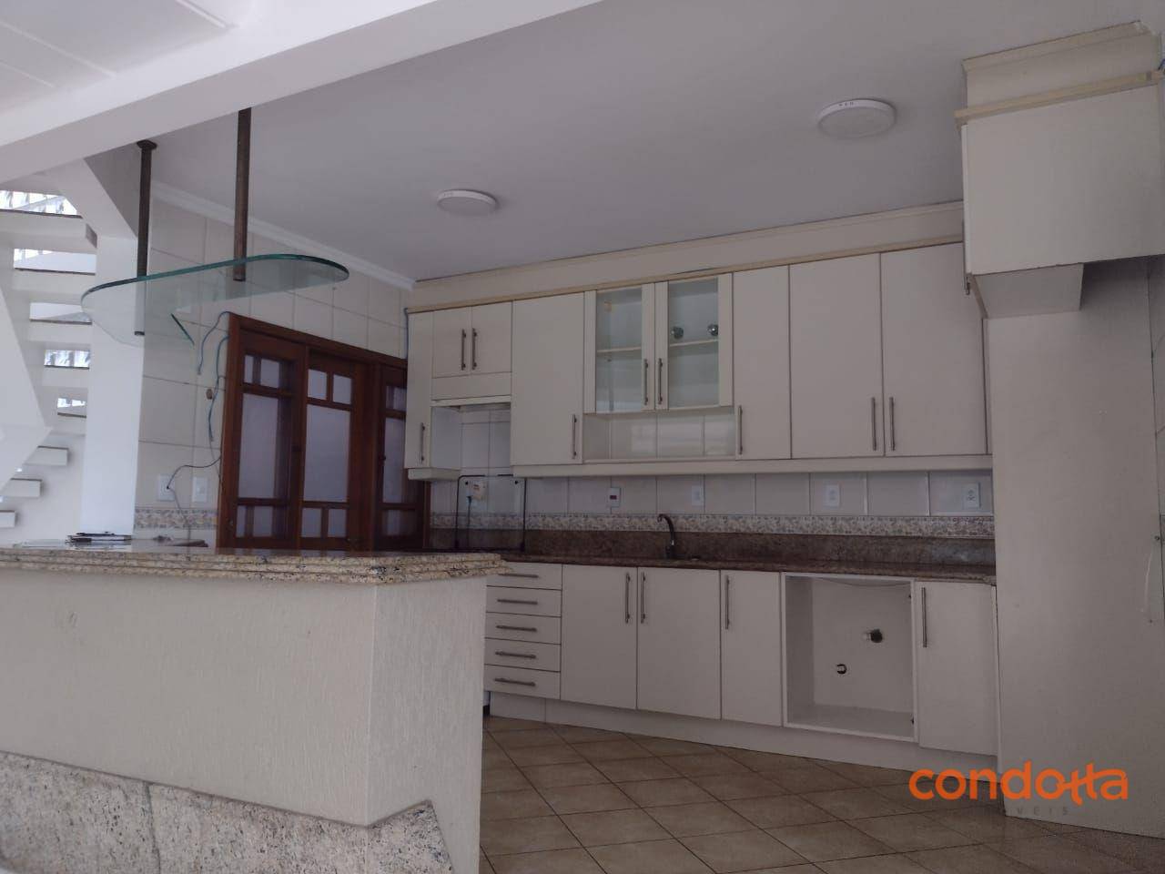 Casa para alugar com 3 quartos, 200m² - Foto 44