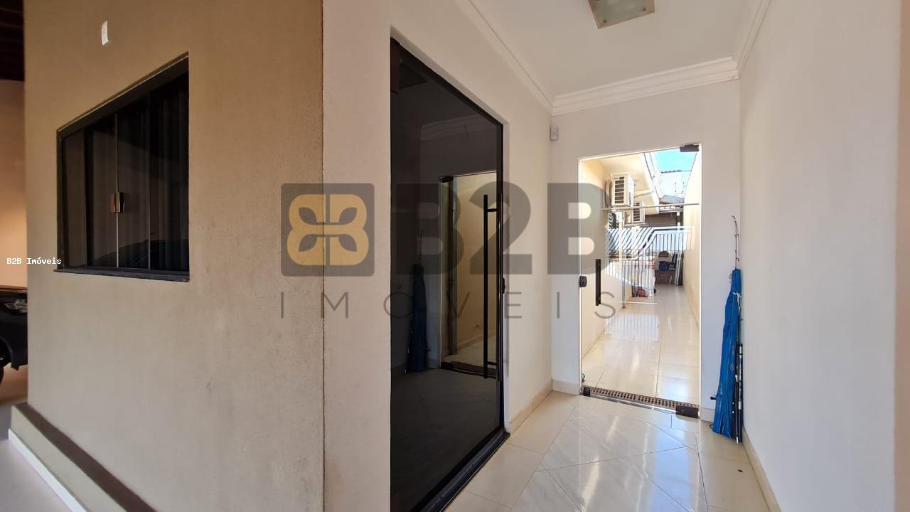 Casa à venda com 3 quartos, 210m² - Foto 3