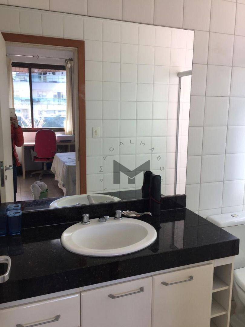 Apartamento à venda com 3 quartos, 189m² - Foto 11