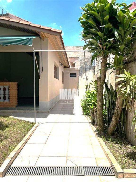 Sobrado à venda com 4 quartos, 130m² - Foto 1