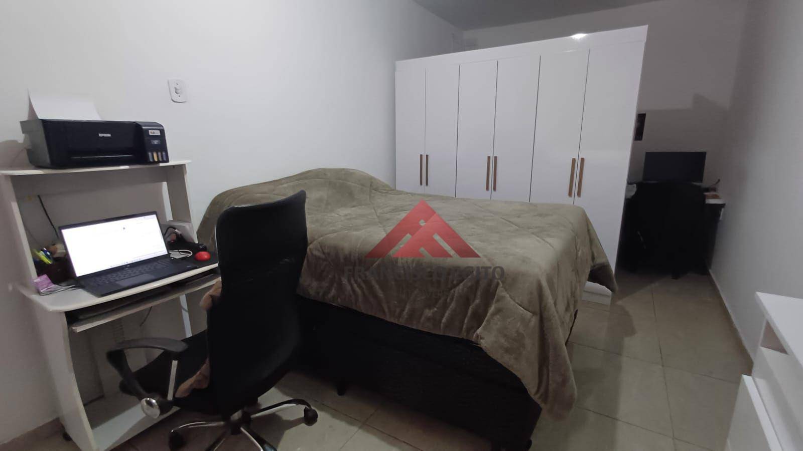 Casa à venda com 4 quartos, 200m² - Foto 4