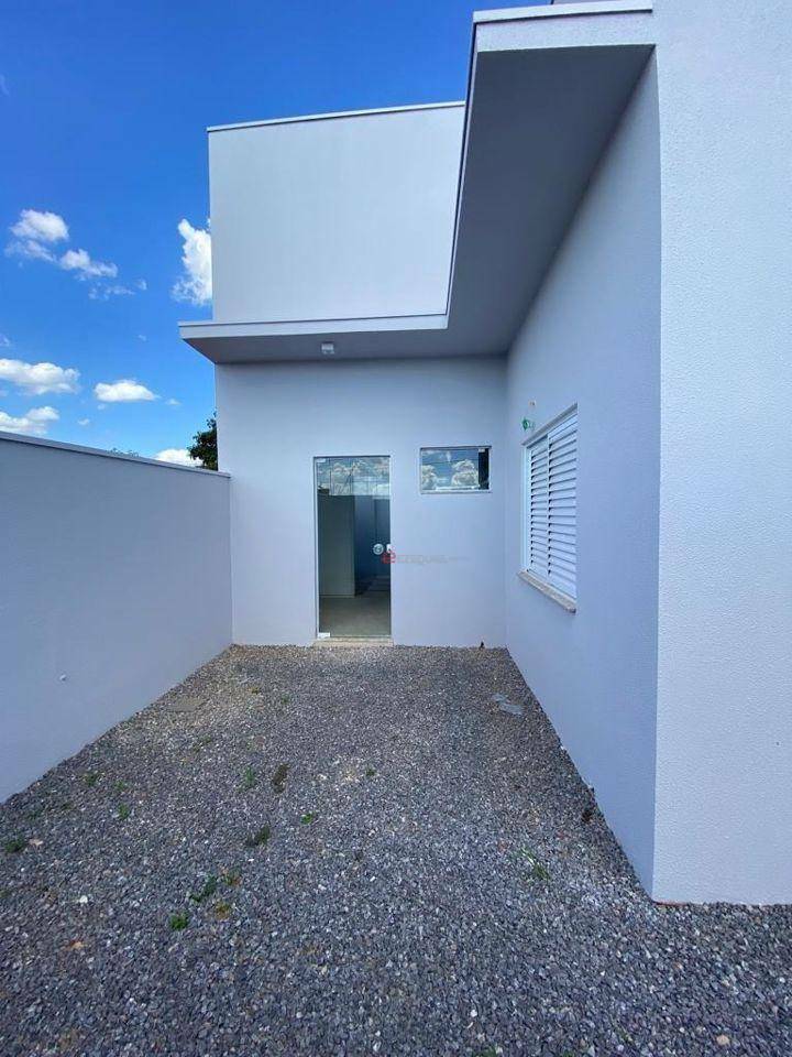 Casa à venda com 3 quartos, 134m² - Foto 2