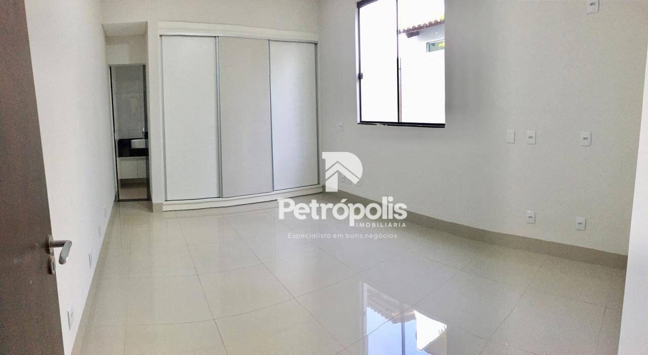 Casa à venda com 4 quartos, 245m² - Foto 5