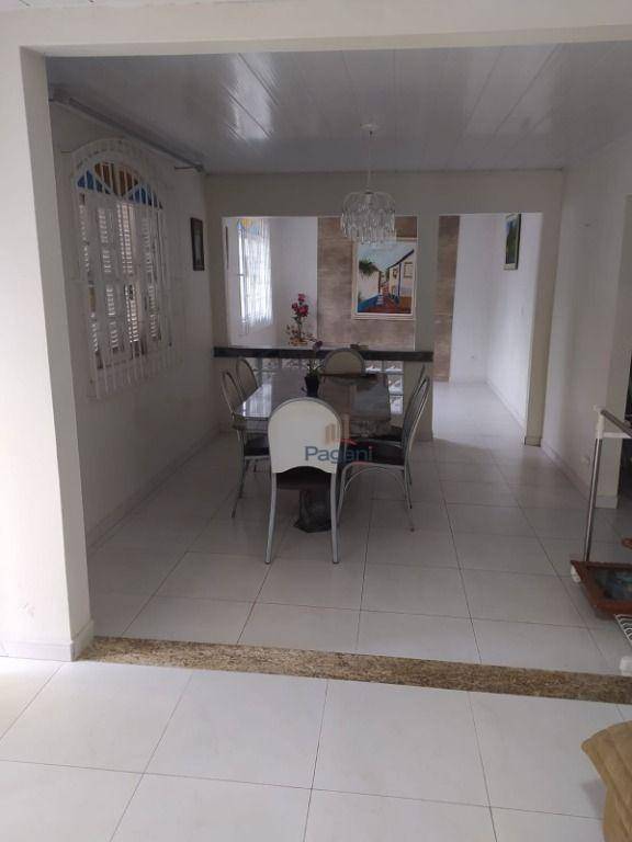 Casa para alugar com 4 quartos, 180m² - Foto 2