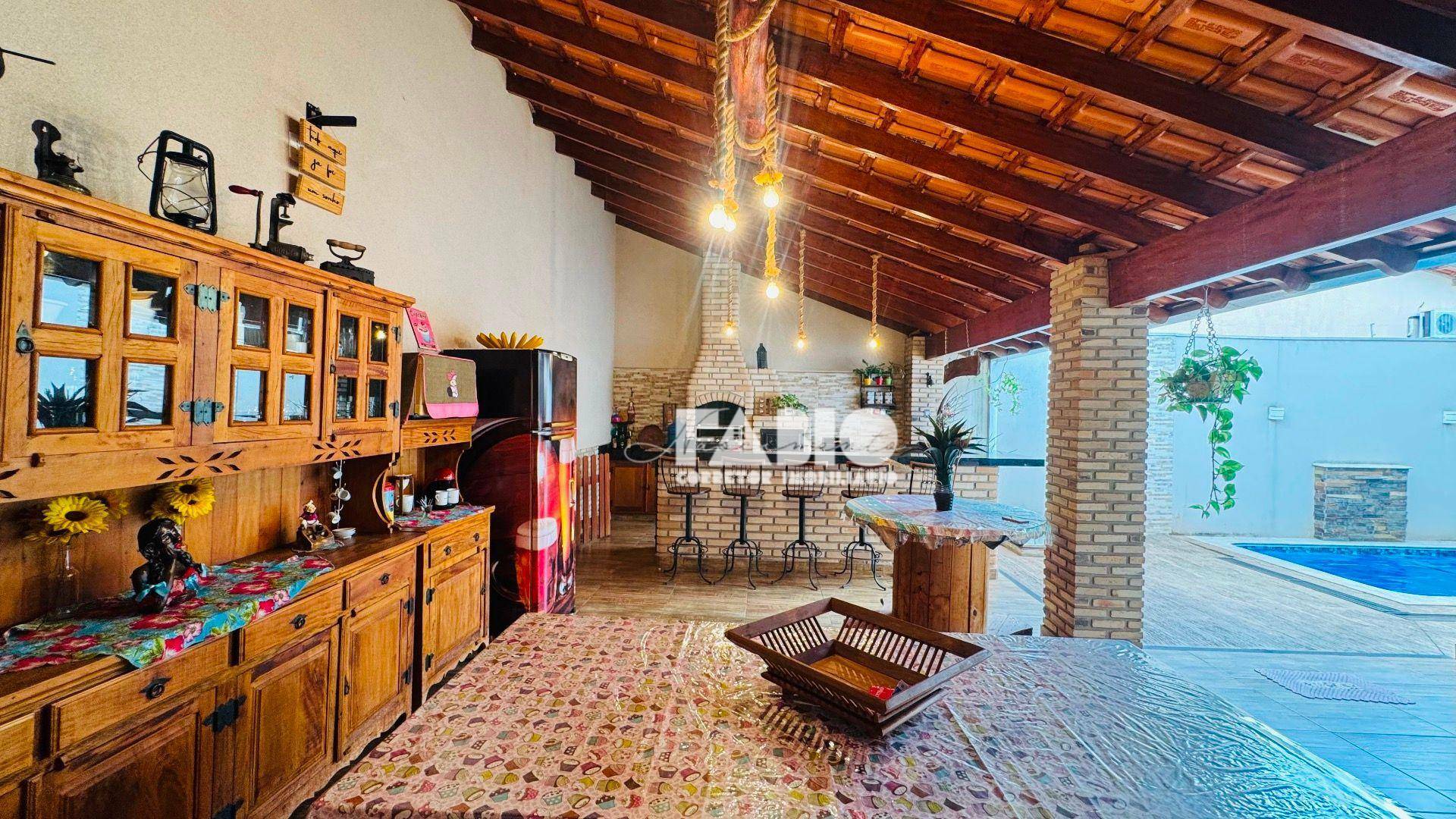Casa à venda com 2 quartos, 150m² - Foto 1