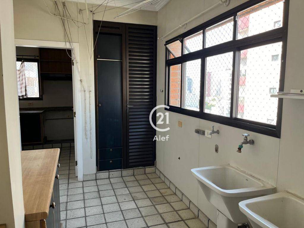 Apartamento à venda com 3 quartos, 240m² - Foto 7