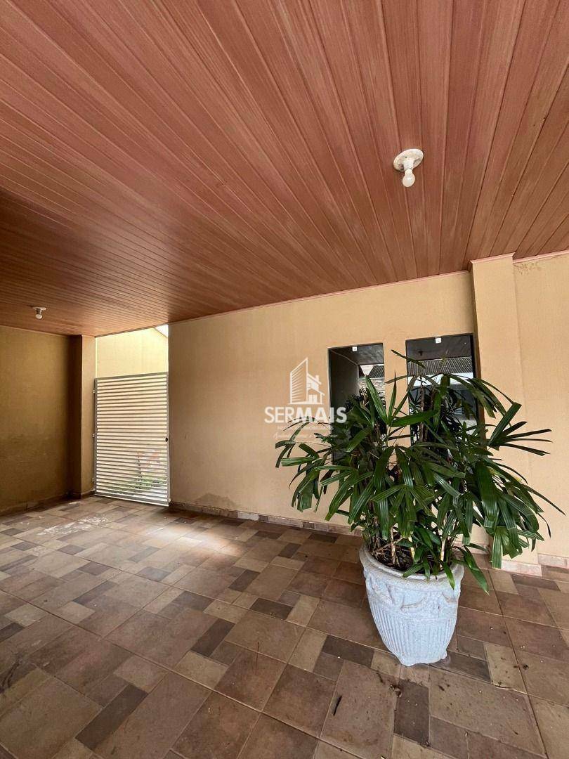 Casa para alugar com 4 quartos, 250m² - Foto 5