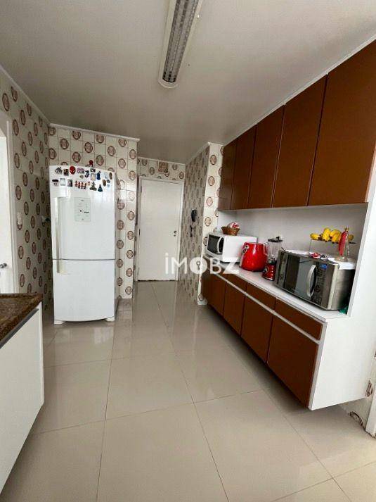 Apartamento à venda com 3 quartos, 200m² - Foto 8