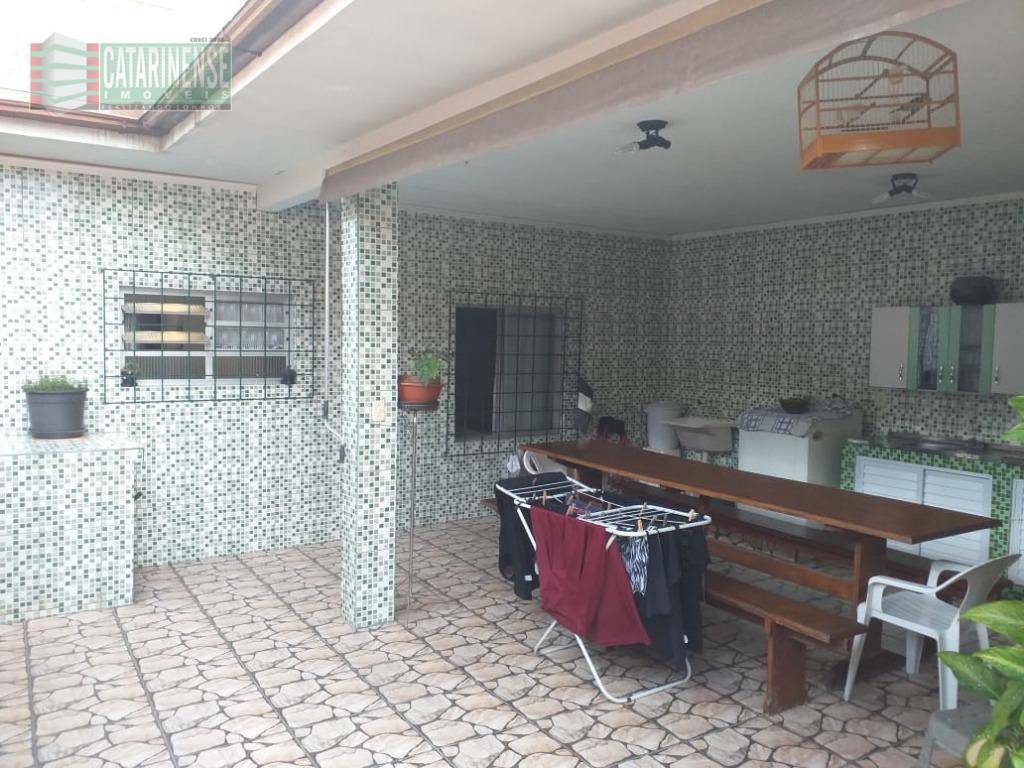 Casa à venda com 4 quartos, 220m² - Foto 5