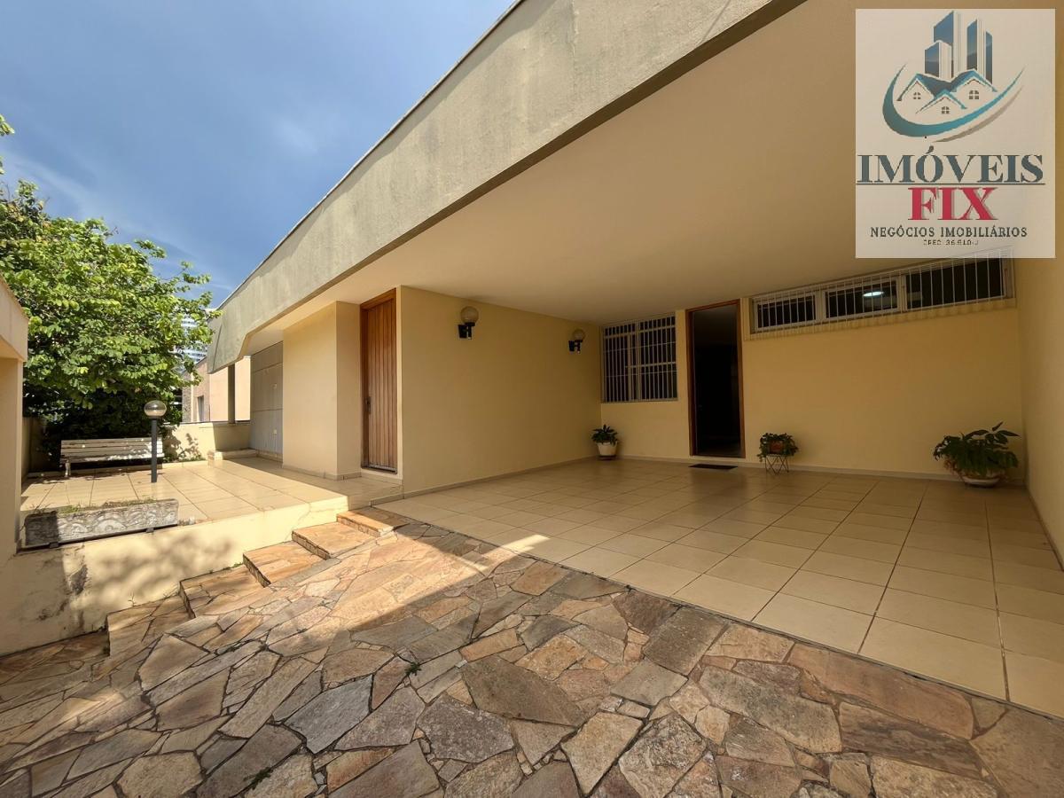 Casa à venda com 5 quartos, 376m² - Foto 1