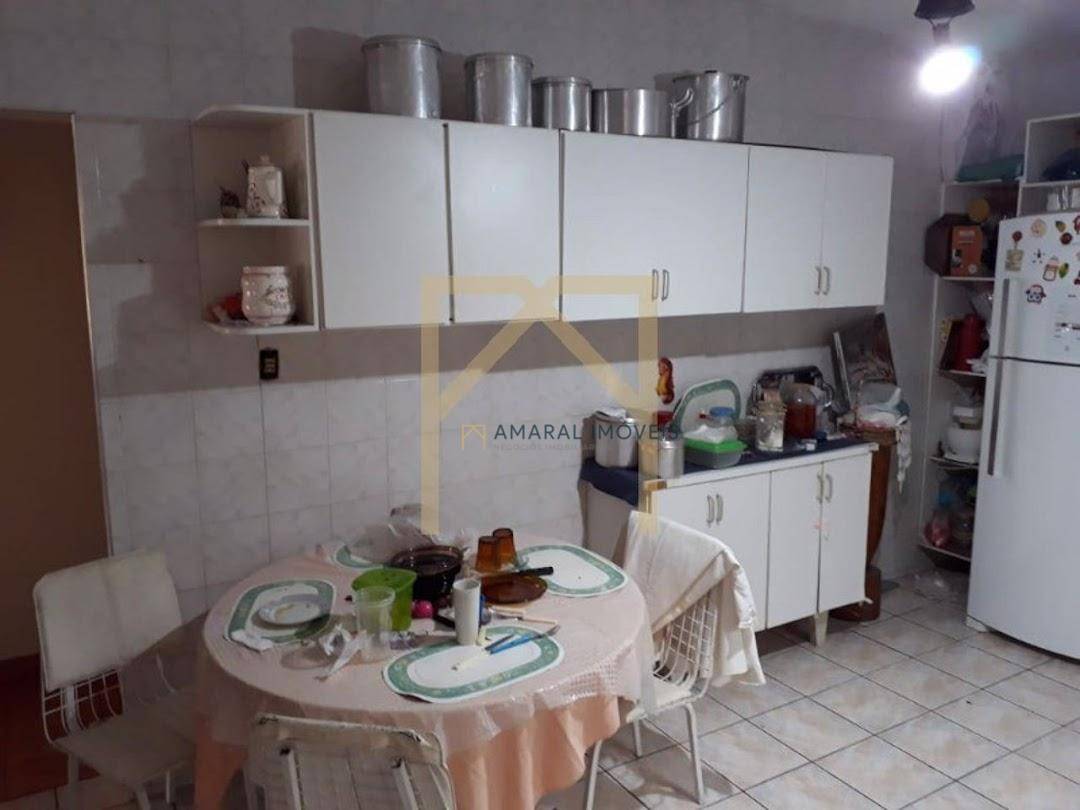 Casa à venda com 3 quartos, 180m² - Foto 14