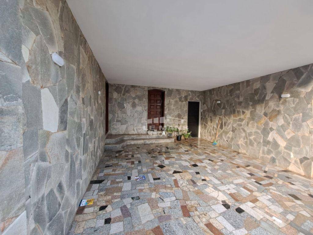 Casa à venda com 4 quartos, 250m² - Foto 3