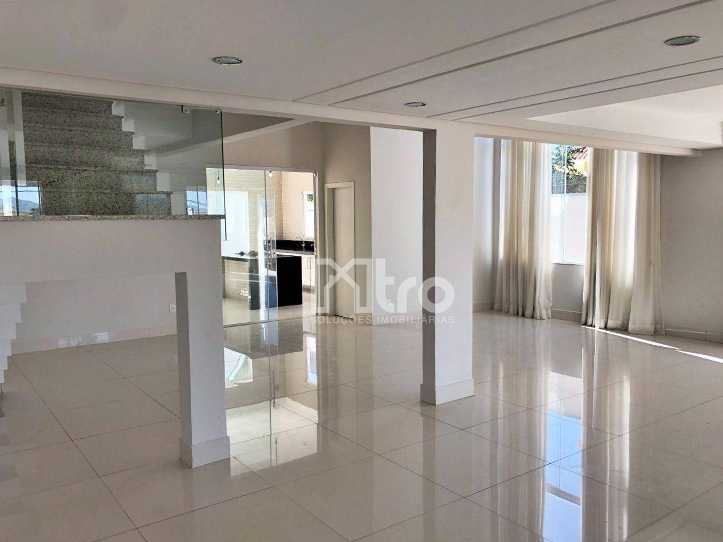 Casa à venda com 4 quartos, 371m² - Foto 1