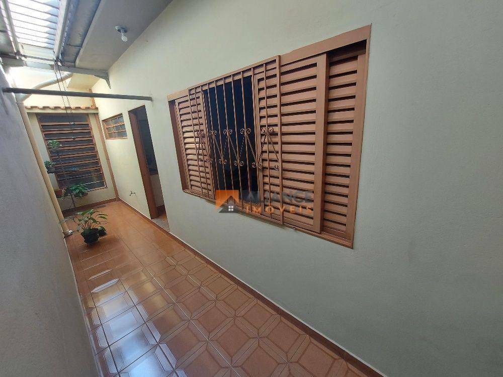 Casa à venda com 3 quartos, 226m² - Foto 25