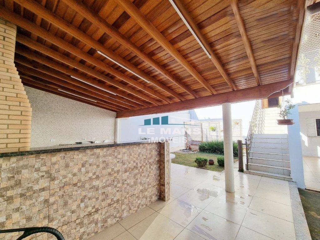 Casa à venda com 4 quartos, 210m² - Foto 5