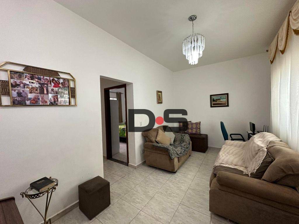 Casa à venda com 4 quartos, 150m² - Foto 2