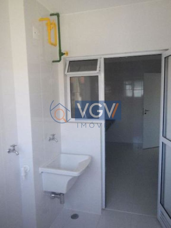 Apartamento à venda com 2 quartos, 62m² - Foto 11