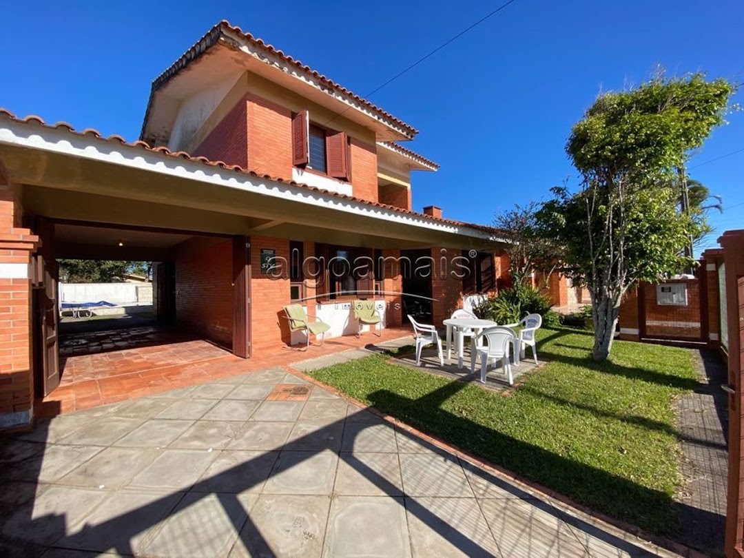 Casa à venda com 3 quartos, 239m² - Foto 1