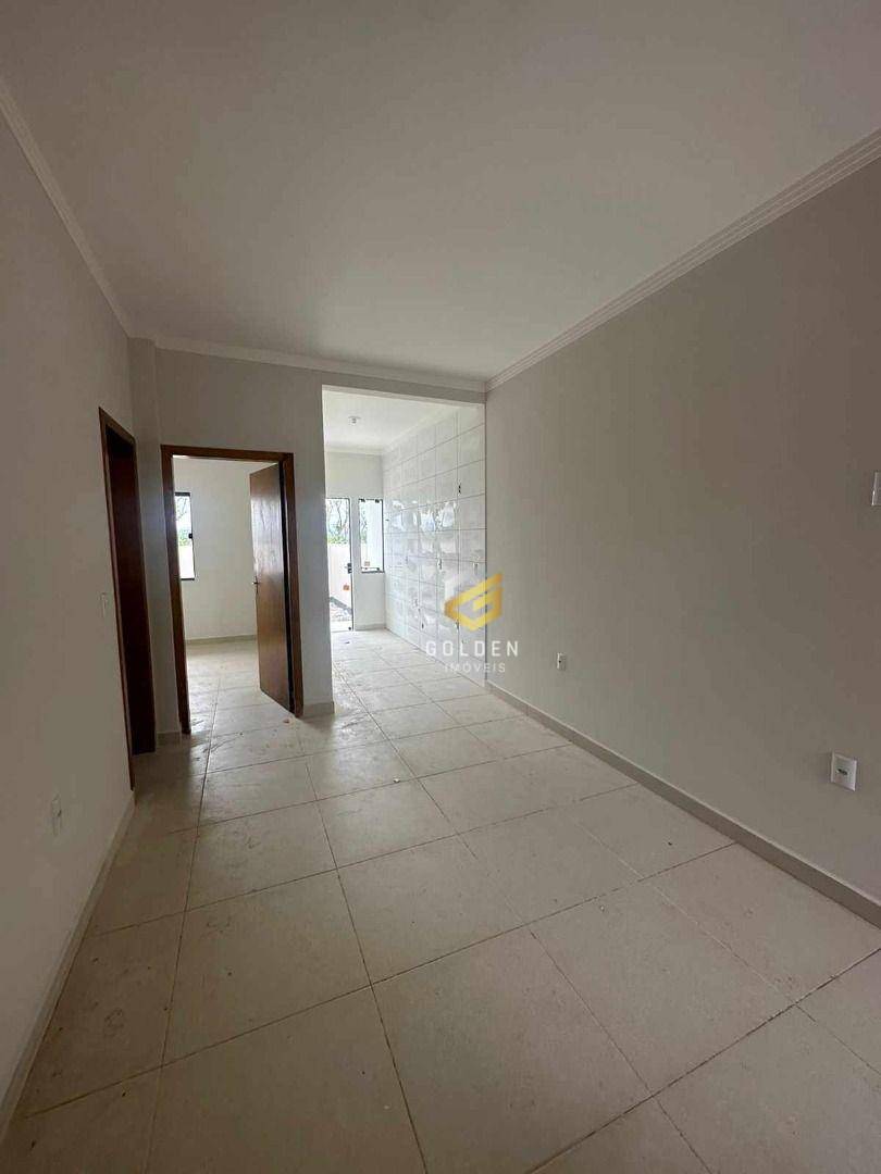 Casa à venda com 2 quartos, 56m² - Foto 3