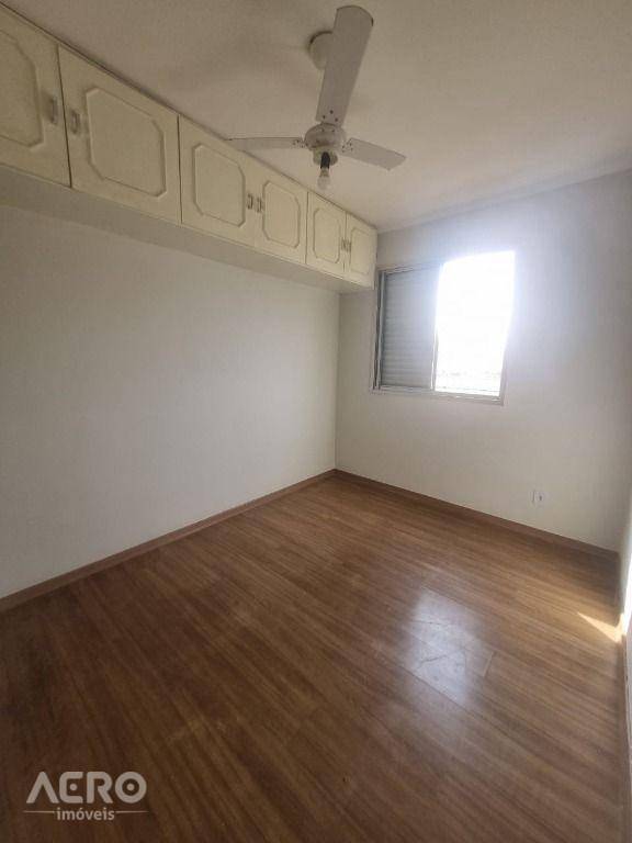 Apartamento à venda com 2 quartos, 60m² - Foto 2