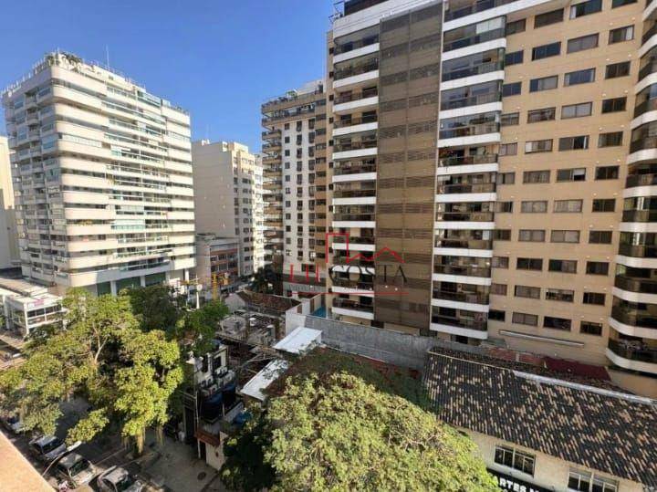 Apartamento à venda com 2 quartos, 70m² - Foto 2