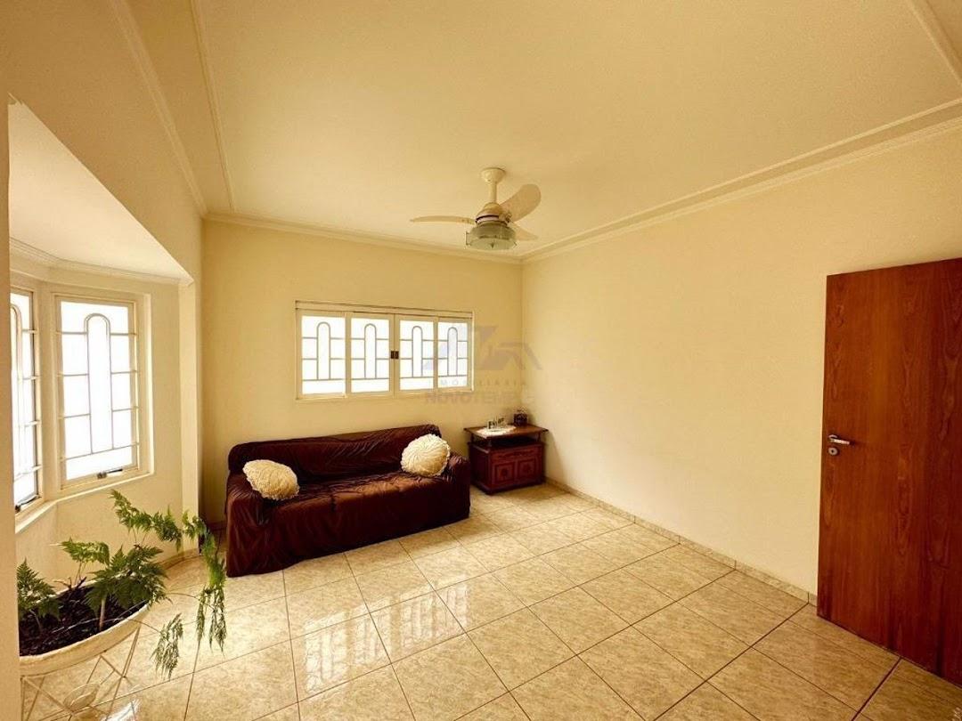 Casa à venda com 3 quartos, 234m² - Foto 3