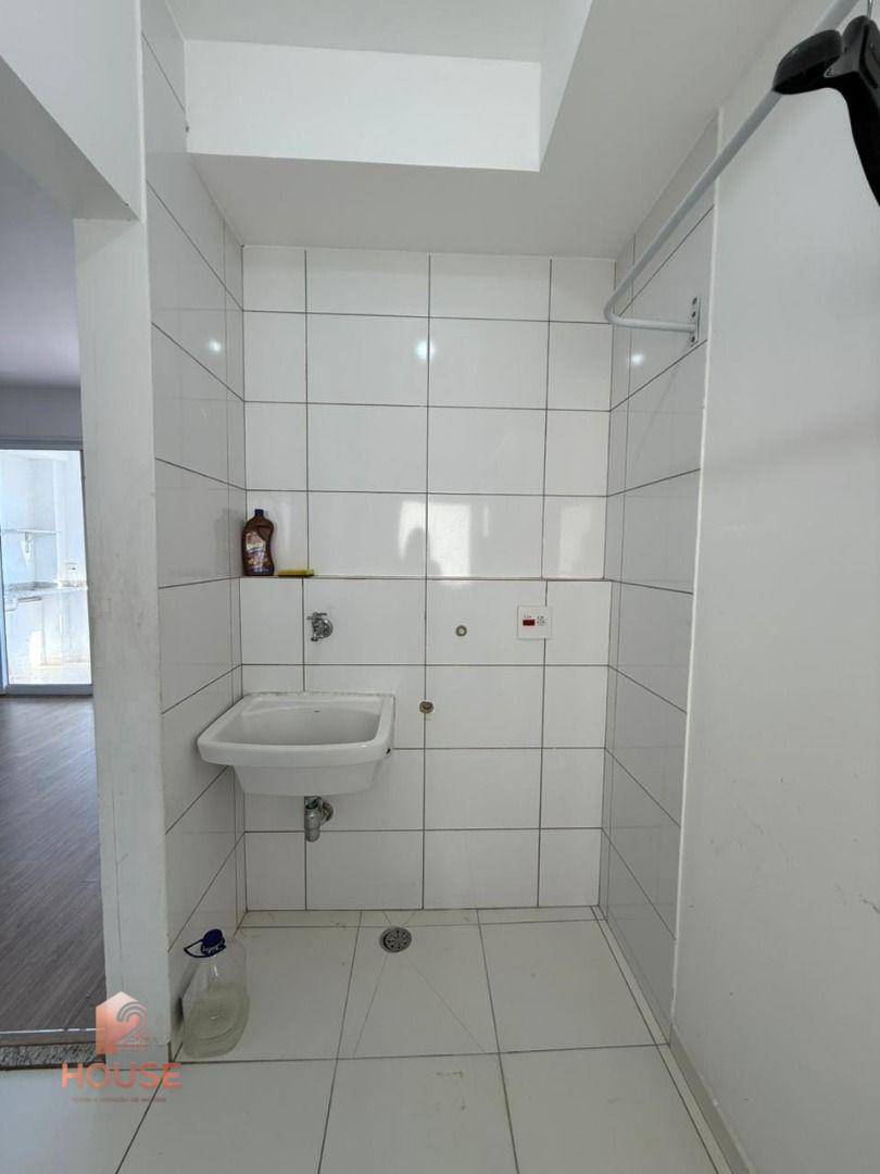 Apartamento para alugar com 2 quartos, 72m² - Foto 7