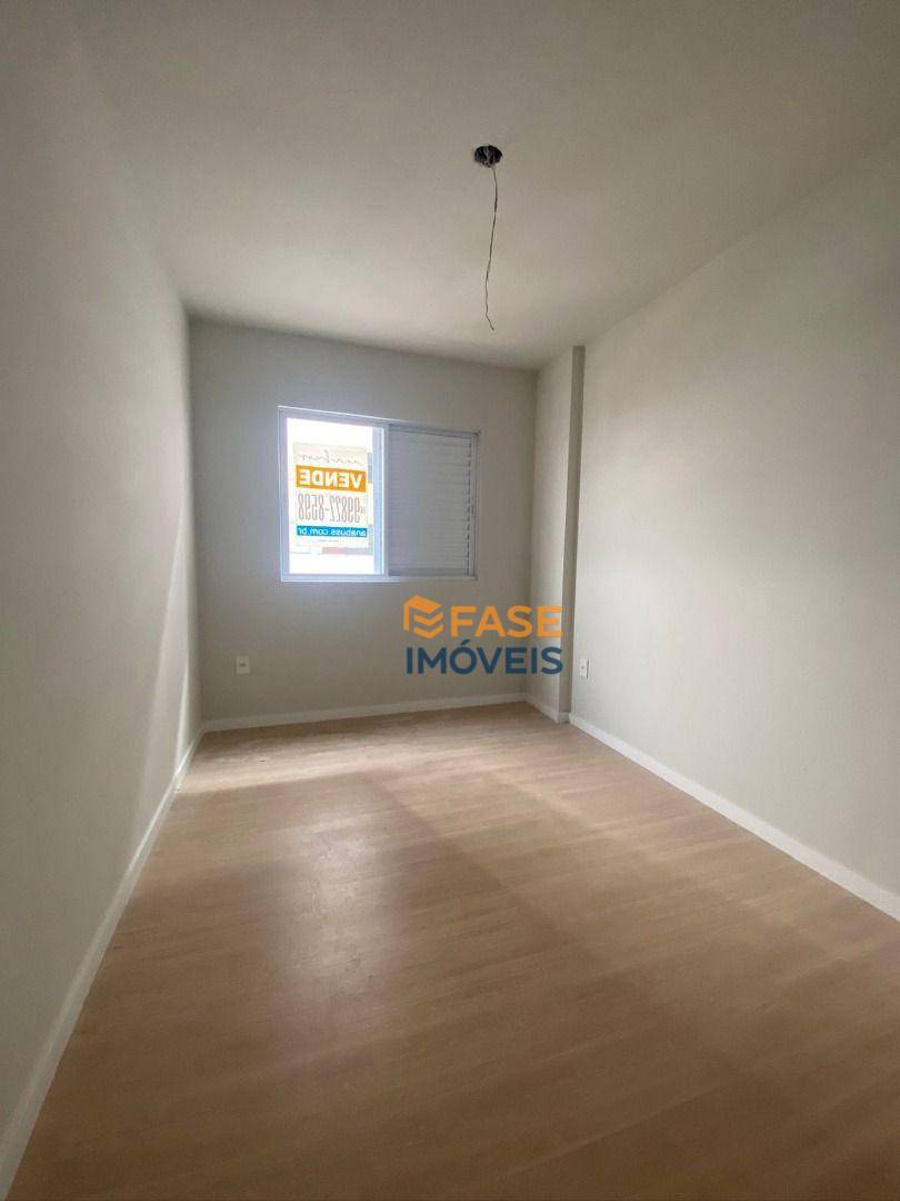 Apartamento à venda com 3 quartos, 81m² - Foto 11