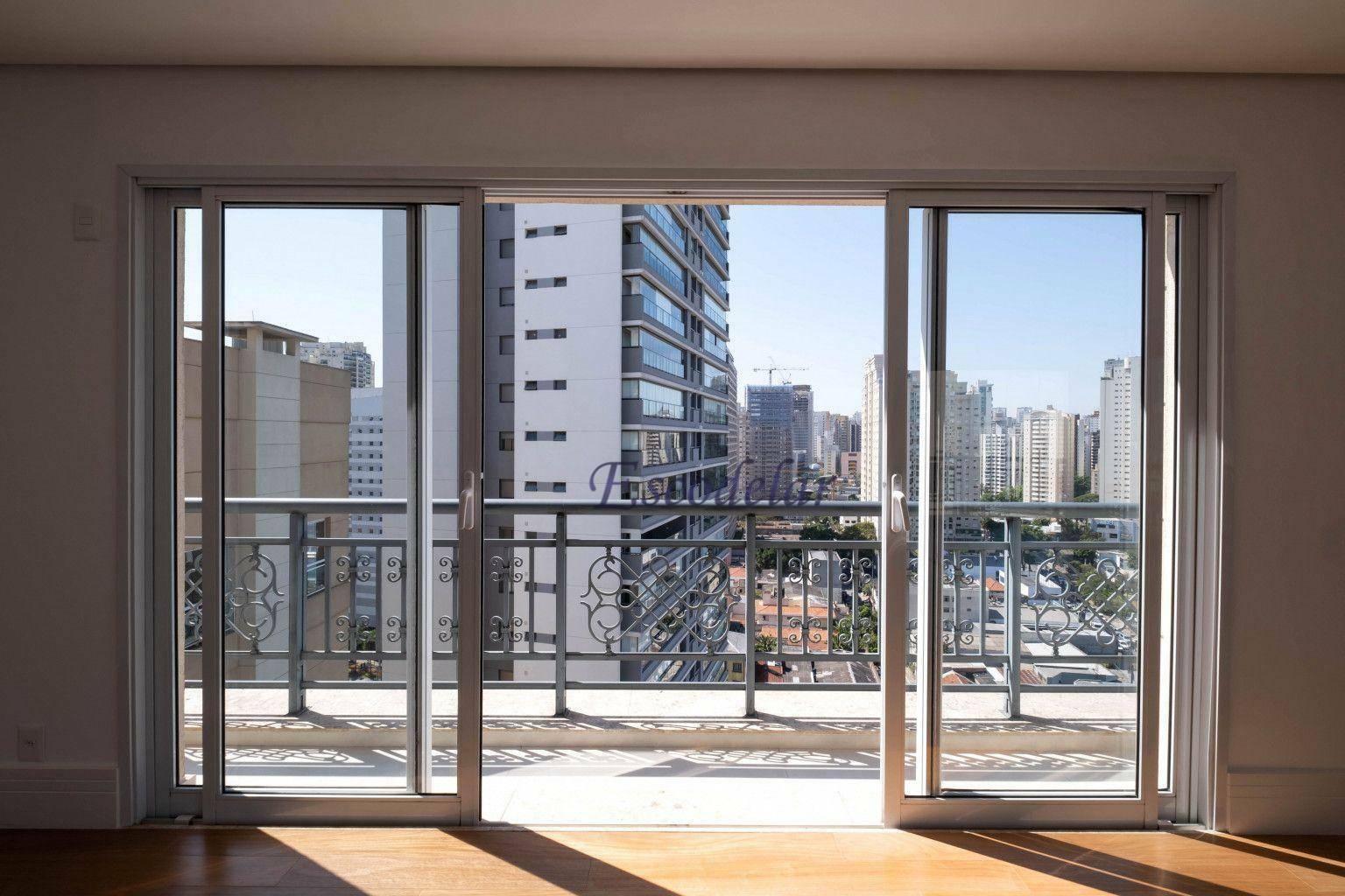 Apartamento à venda e aluguel com 3 quartos, 275m² - Foto 2