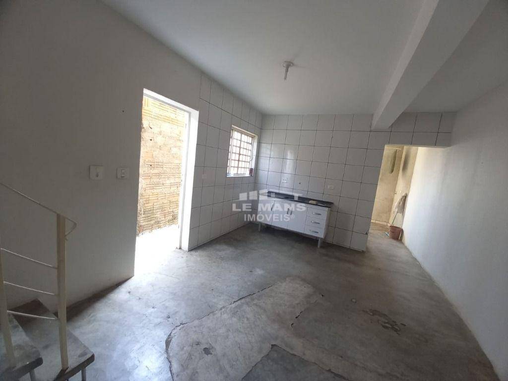 Casa à venda com 3 quartos, 170m² - Foto 1