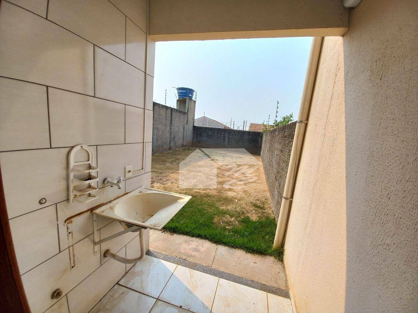 Casa para alugar com 2 quartos, 52m² - Foto 13