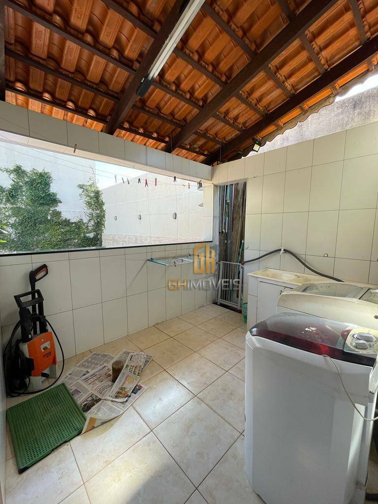 Casa à venda com 3 quartos, 240m² - Foto 14