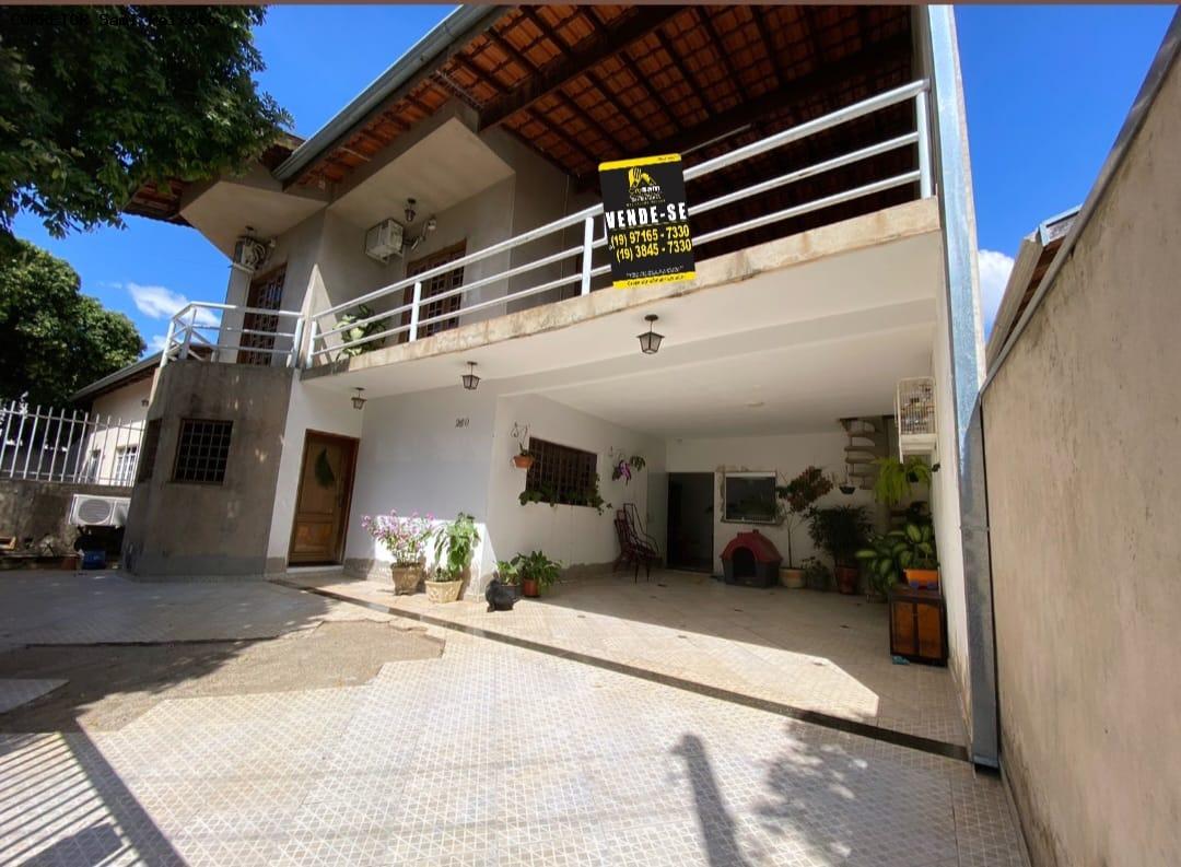 Casa à venda com 3 quartos, 212m² - Foto 1