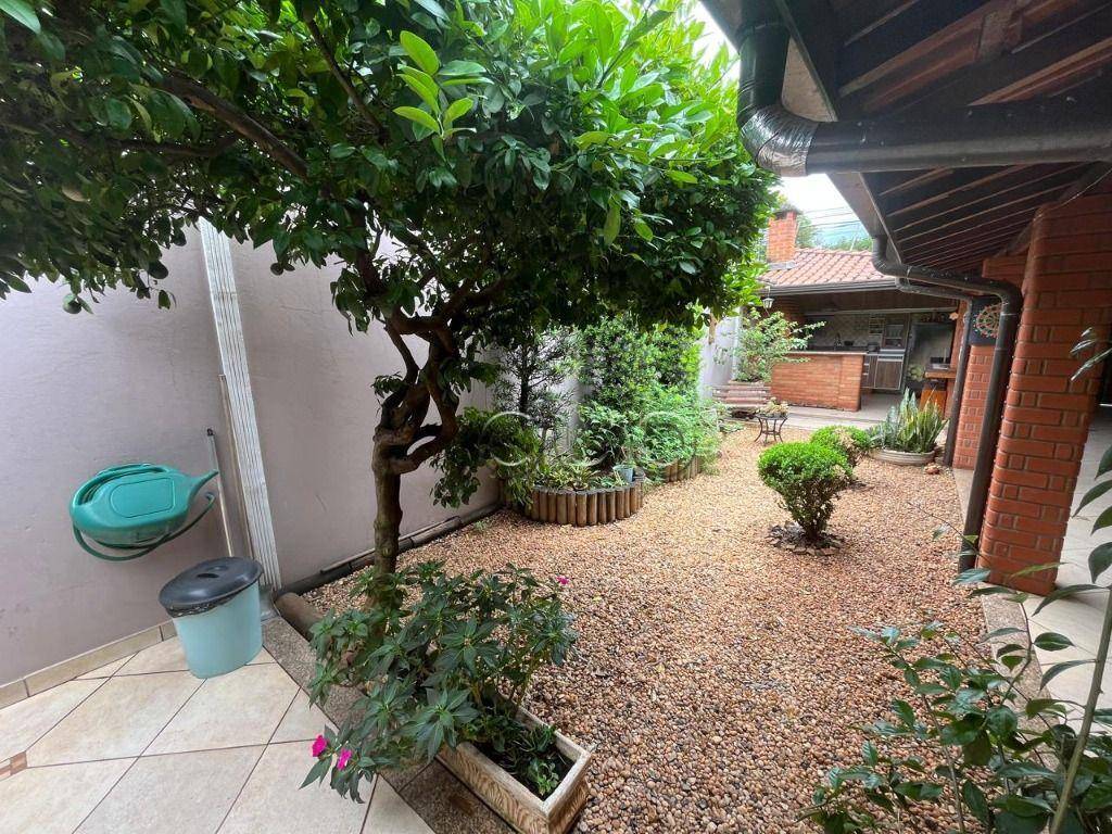 Casa à venda com 4 quartos, 199m² - Foto 3