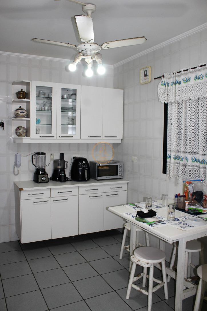 Apartamento à venda com 4 quartos, 210m² - Foto 18