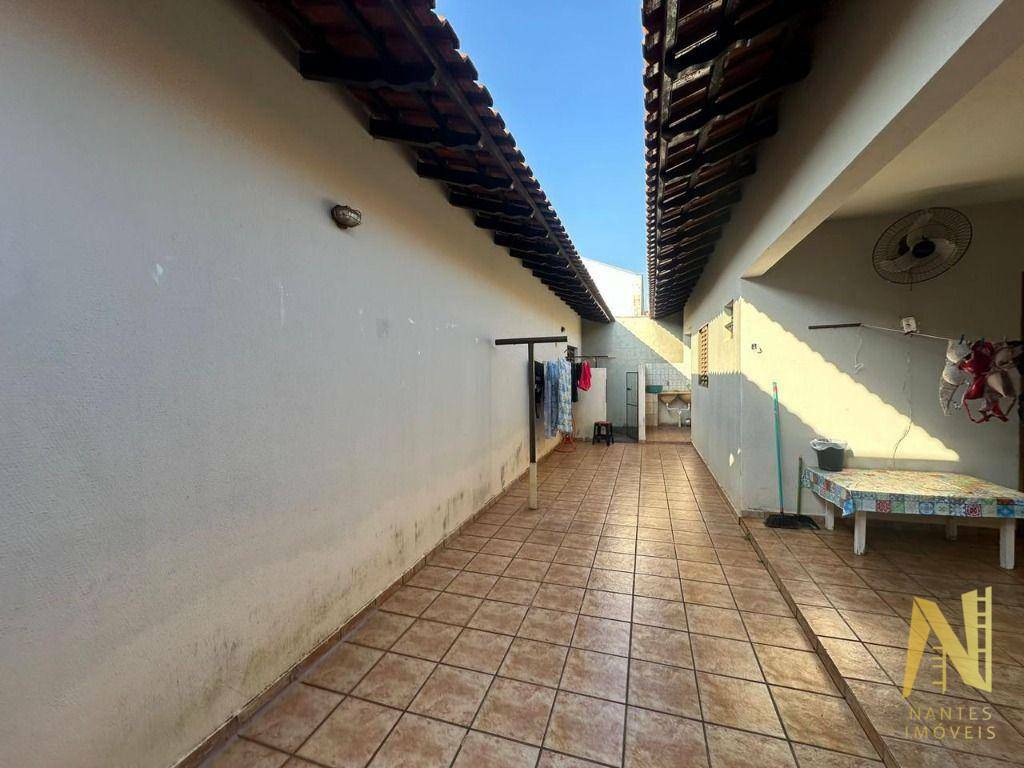 Casa à venda com 4 quartos, 210m² - Foto 23