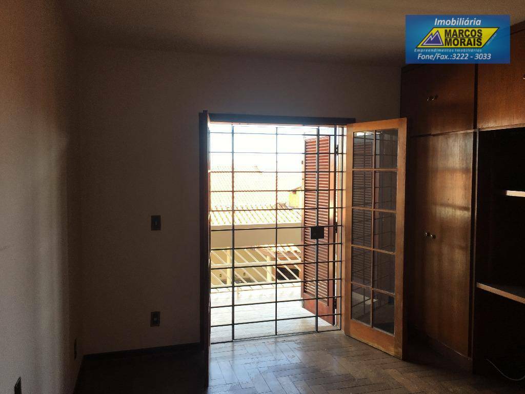 Casa à venda com 3 quartos, 328m² - Foto 57