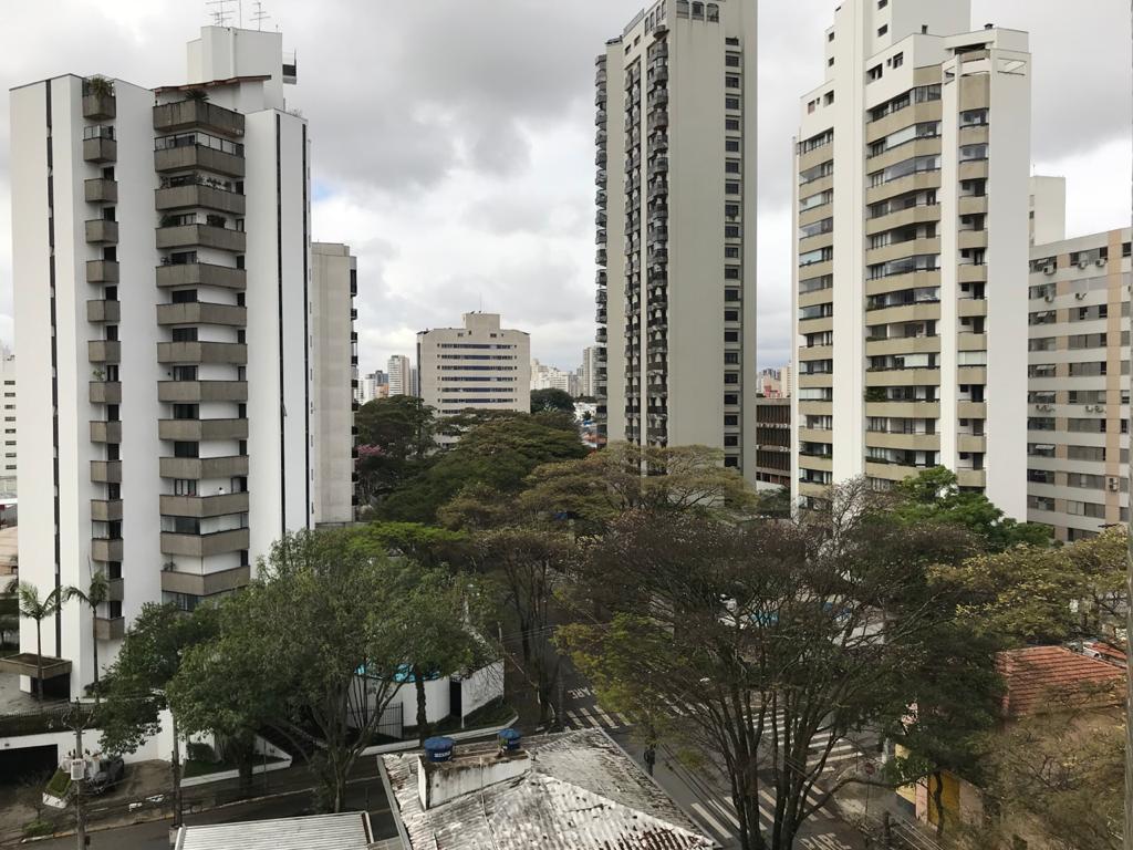 Apartamento à venda com 3 quartos, 180m² - Foto 2