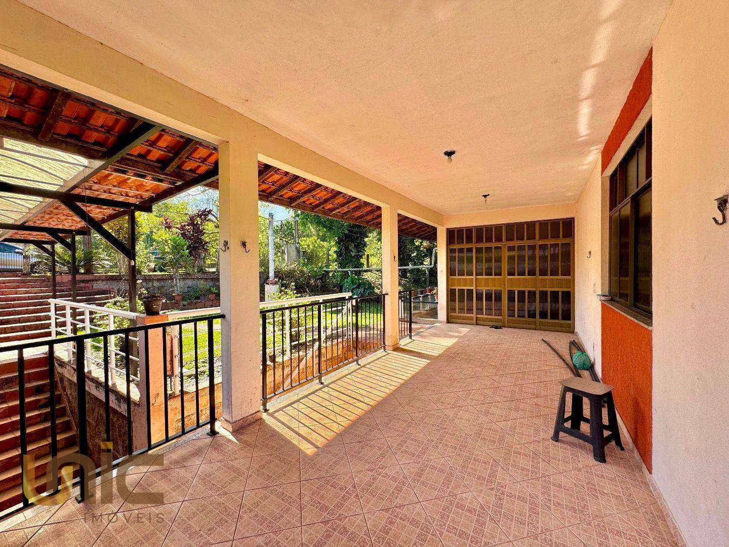 Casa de Condomínio à venda com 4 quartos, 240m² - Foto 3