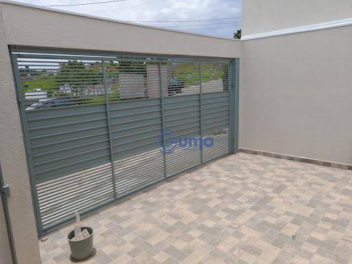 Casa à venda com 3 quartos, 90m² - Foto 1