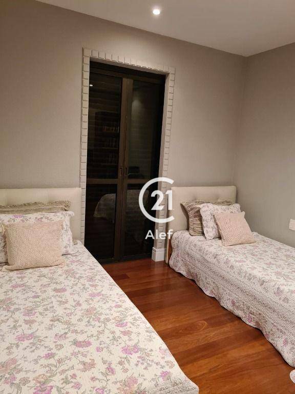 Apartamento para alugar com 4 quartos, 340m² - Foto 11