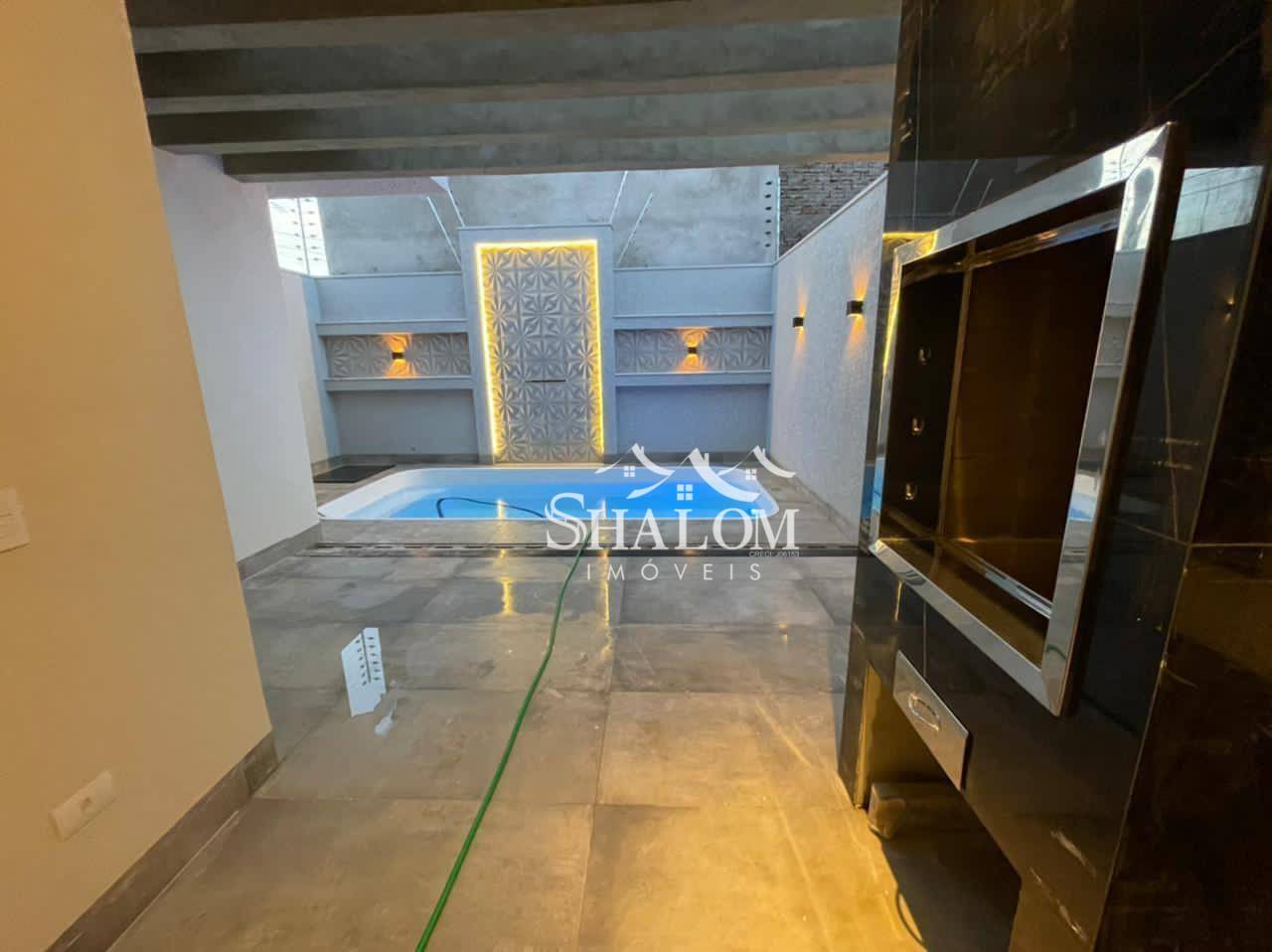 Casa à venda com 3 quartos, 140m² - Foto 1