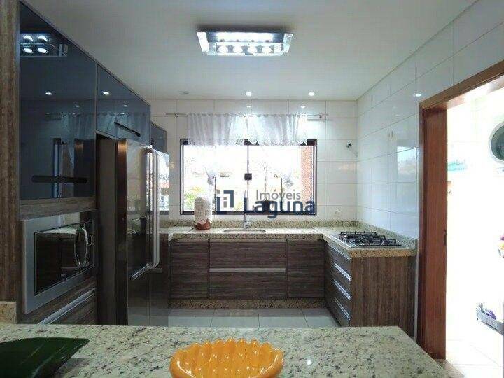 Sobrado à venda com 3 quartos, 212m² - Foto 9