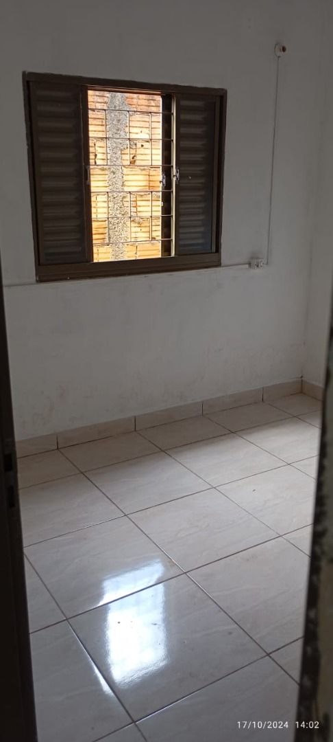 Casa para alugar com 2 quartos, 250M2 - Foto 4