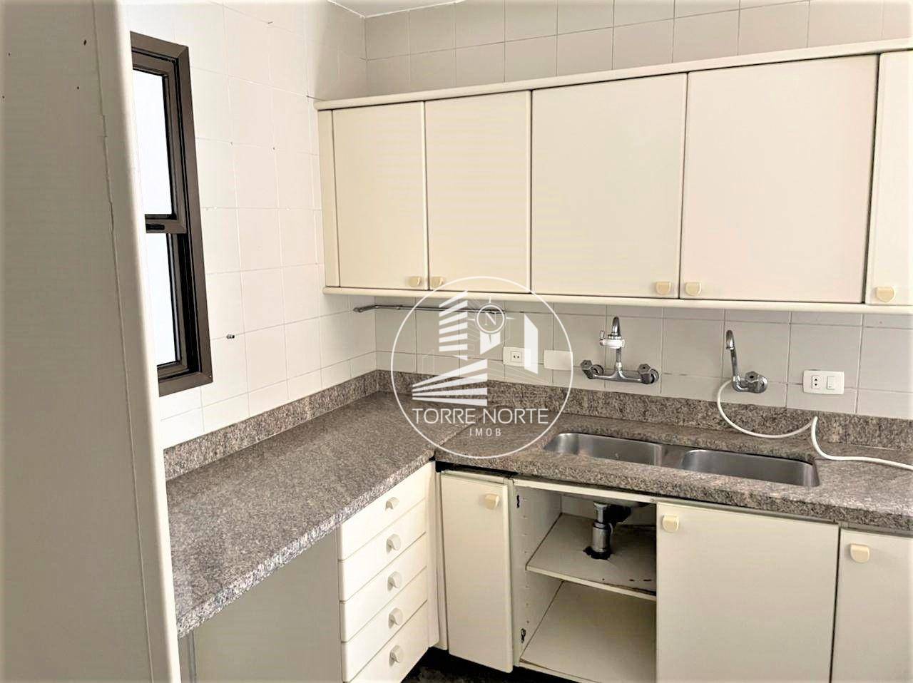 Apartamento à venda com 4 quartos, 227m² - Foto 16