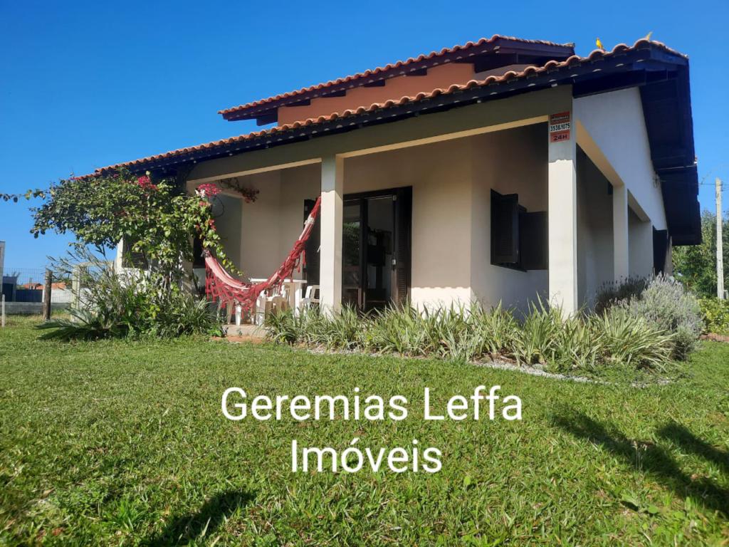 Casa à venda com 3 quartos, 121m² - Foto 1