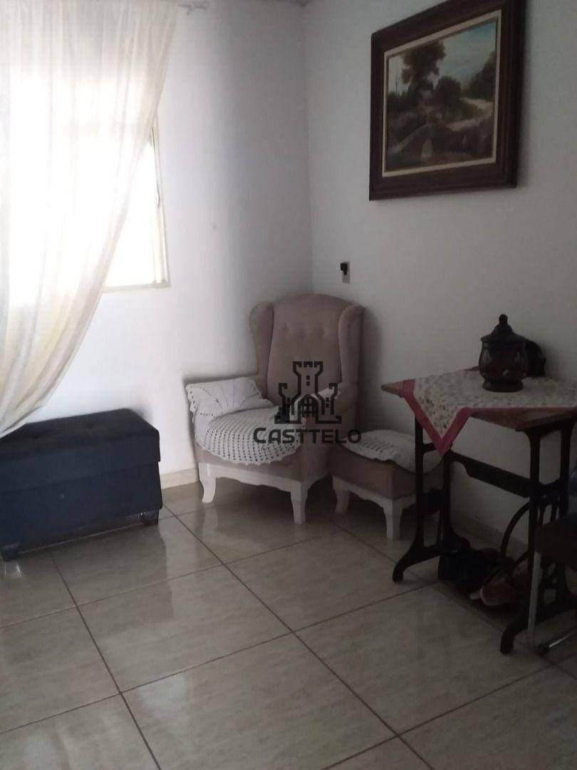 Casa à venda com 3 quartos, 150m² - Foto 1