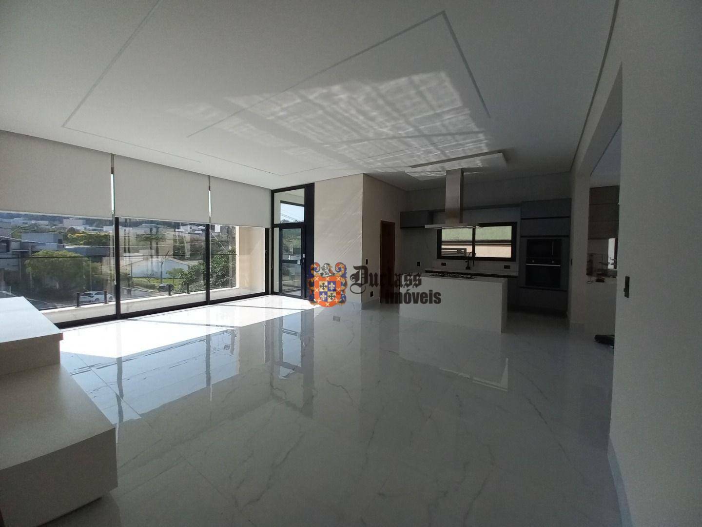 Casa de Condomínio à venda com 3 quartos, 239m² - Foto 4